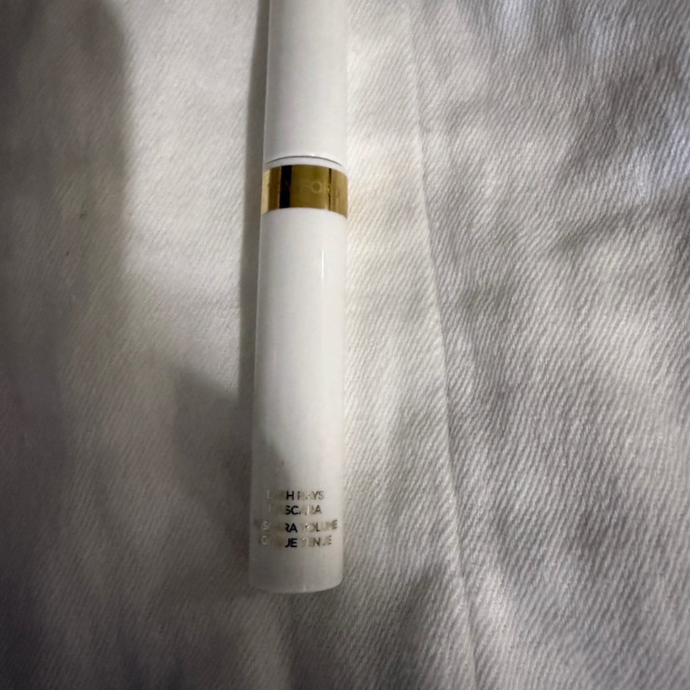 White and Gold Mascara